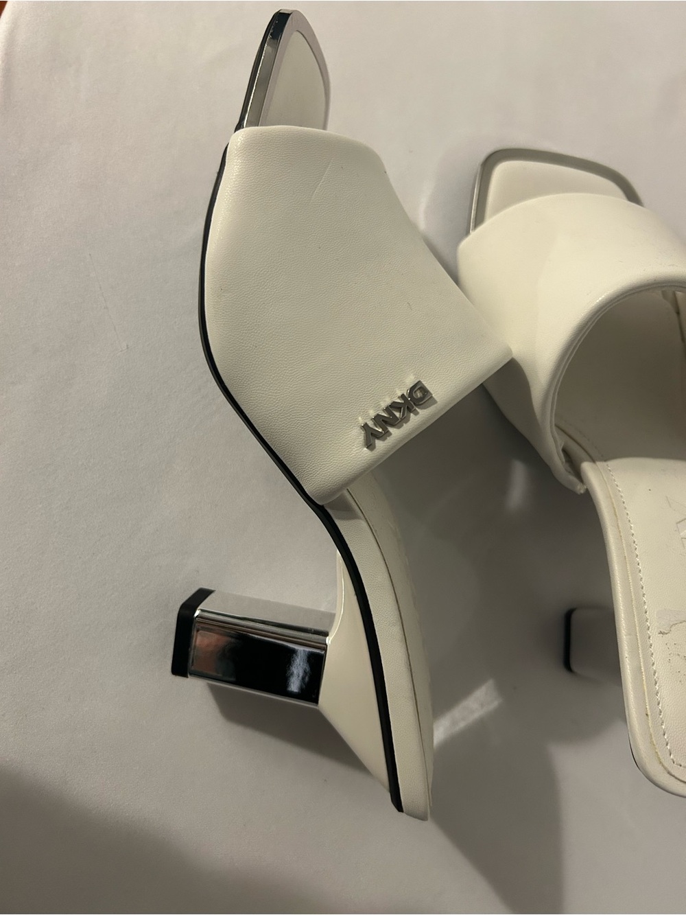 DKNY Women’s White Shoes 7 1/2
